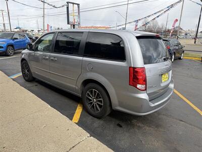 2016 Dodge Grand Caravan R/T - Photo 5 - Flint, MI 48503