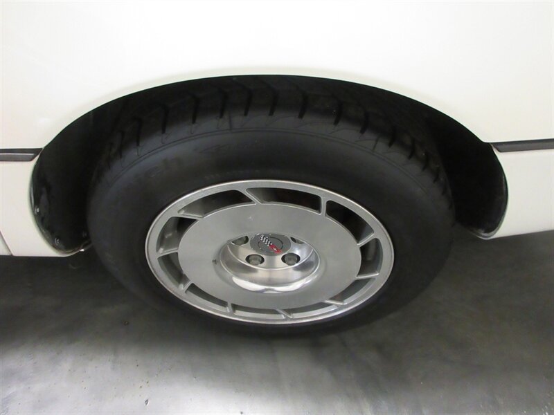 1987 Chevrolet Corvette Convertible   - Photo 61 - Bohemia, NY 11716