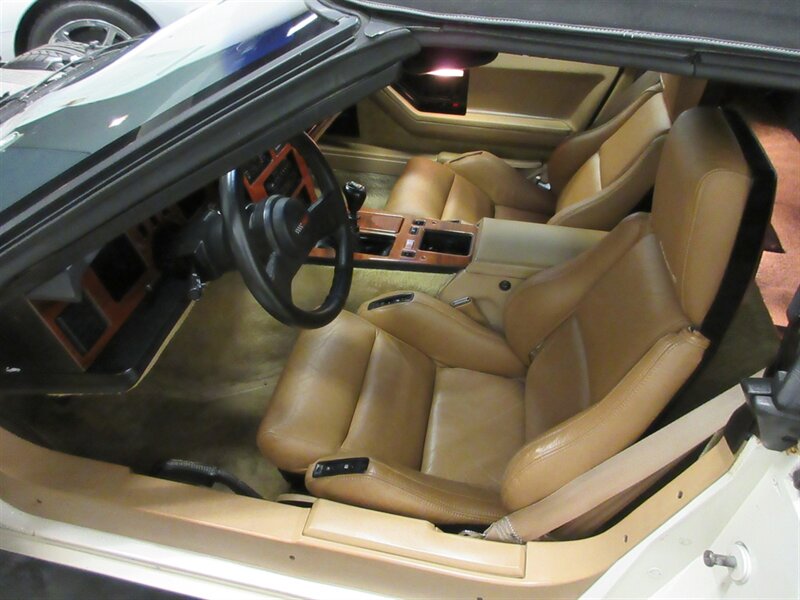 1987 Chevrolet Corvette Convertible   - Photo 32 - Bohemia, NY 11716