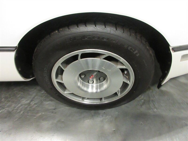 1987 Chevrolet Corvette Convertible   - Photo 62 - Bohemia, NY 11716