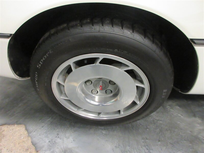 1987 Chevrolet Corvette Convertible   - Photo 63 - Bohemia, NY 11716