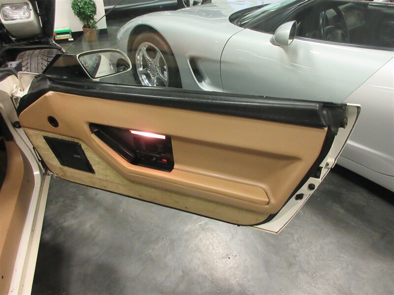 1987 Chevrolet Corvette Convertible   - Photo 48 - Bohemia, NY 11716