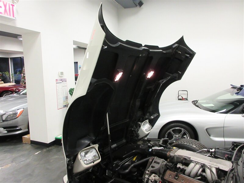 1987 Chevrolet Corvette Convertible   - Photo 51 - Bohemia, NY 11716