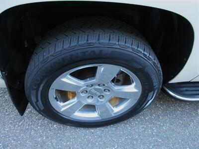 2012 GMC Yukon XL Denali - Photo 60 - Bohemia, NY 11716