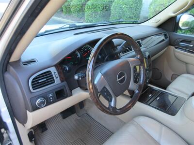 2012 GMC Yukon XL Denali - Photo 29 - Bohemia, NY 11716