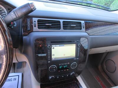 2012 GMC Yukon XL Denali - Photo 37 - Bohemia, NY 11716