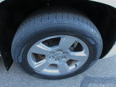 2012 GMC Yukon XL Denali - Photo 62 - Bohemia, NY 11716