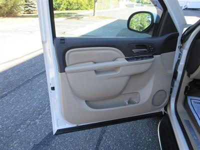 2012 GMC Yukon XL Denali - Photo 27 - Bohemia, NY 11716