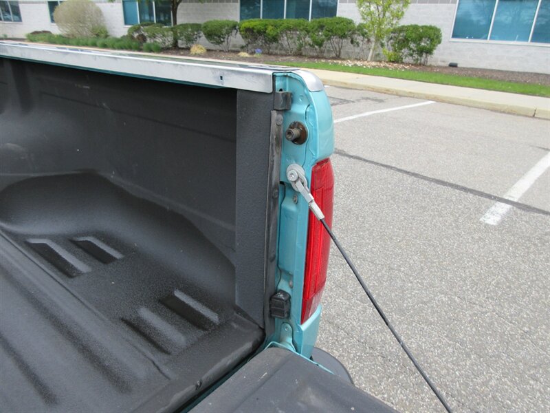1995 Ford F-150 XLT   - Photo 33 - Bohemia, NY 11716