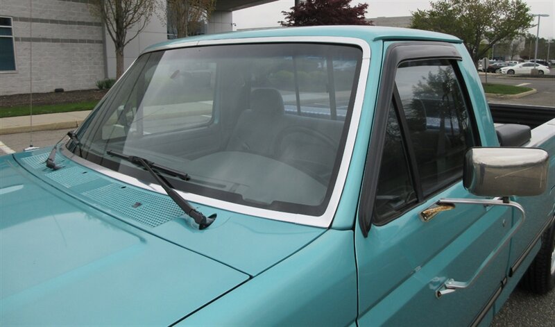 1995 Ford F-150 XLT   - Photo 23 - Bohemia, NY 11716