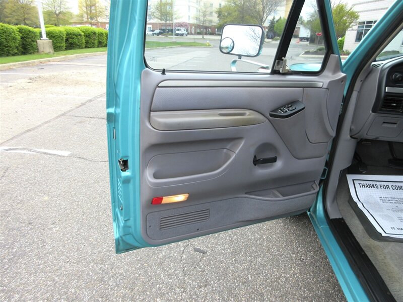 1995 Ford F-150 XLT   - Photo 38 - Bohemia, NY 11716