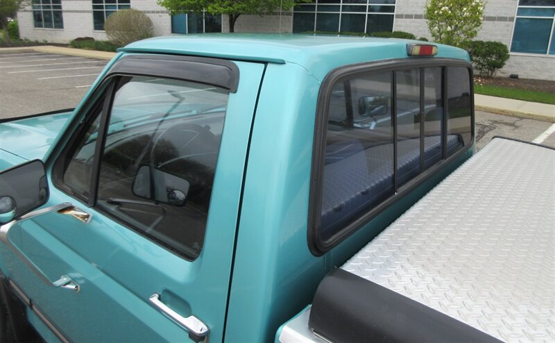 1995 Ford F-150 XLT   - Photo 25 - Bohemia, NY 11716