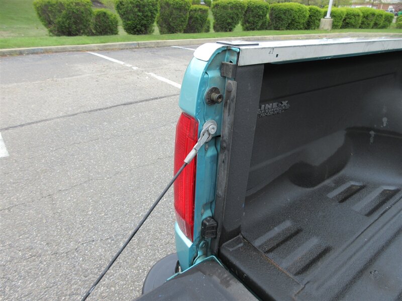 1995 Ford F-150 XLT   - Photo 32 - Bohemia, NY 11716