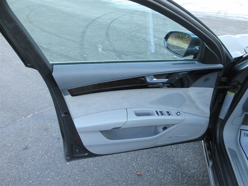 2011 Audi A8 L quattro   - Photo 25 - Bohemia, NY 11716