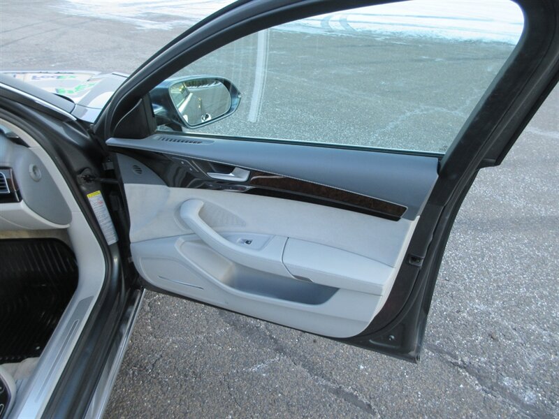 2011 Audi A8 L quattro   - Photo 58 - Bohemia, NY 11716