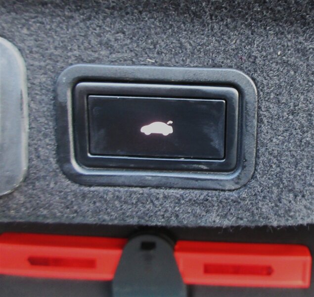 2011 Audi A8 L quattro   - Photo 60 - Bohemia, NY 11716
