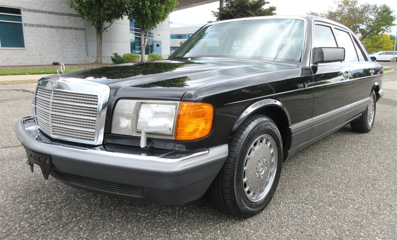 1991 Mercedes-Benz 560 SEL  