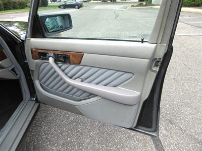 1991 Mercedes-Benz 560 SEL - Photo 50 - Bohemia, NY 11716
