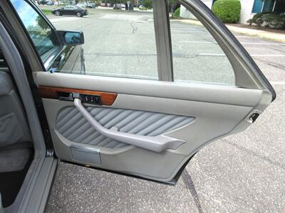 1991 Mercedes-Benz 560 SEL - Photo 47 - Bohemia, NY 11716