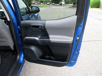 2016 Toyota Tacoma SR5 V6   - Photo 48 - Bohemia, NY 11716