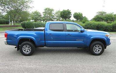 2016 Toyota Tacoma SR5 V6   - Photo 10 - Bohemia, NY 11716