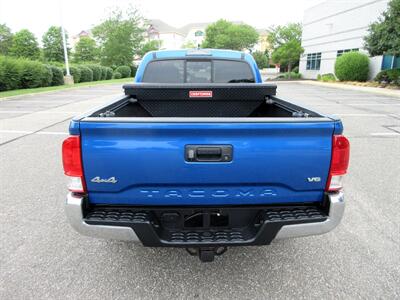 2016 Toyota Tacoma SR5 V6   - Photo 14 - Bohemia, NY 11716