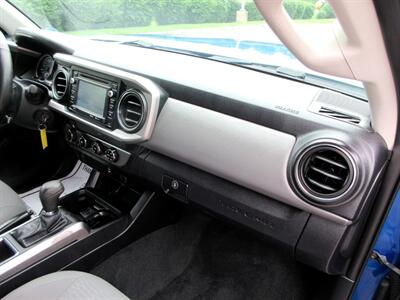 2016 Toyota Tacoma SR5 V6   - Photo 51 - Bohemia, NY 11716