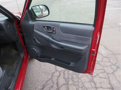 1999 Chevrolet S-10 LS   - Photo 41 - Bohemia, NY 11716