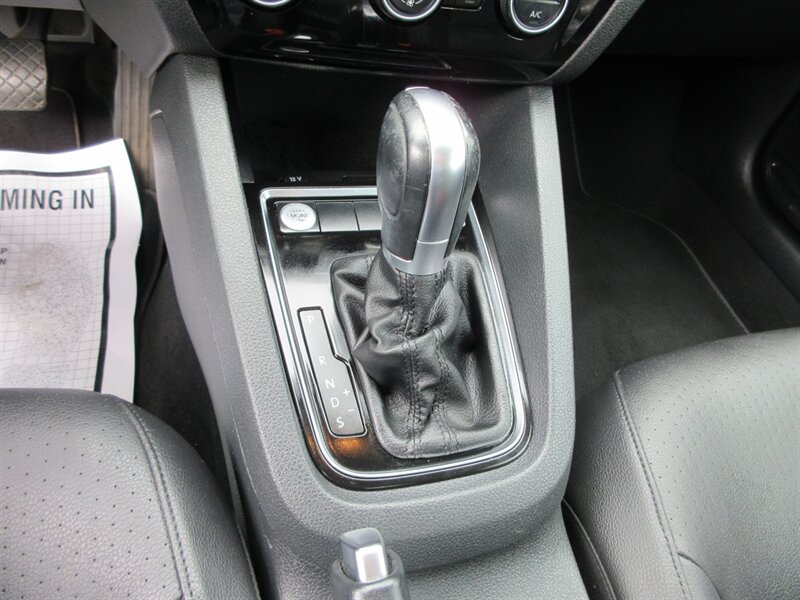 2017 Volkswagen Jetta 1.8T SEL Premium   - Photo 28 - Bohemia, NY 11716