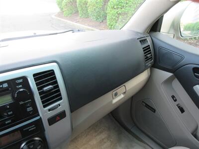 2005 Toyota 4Runner Limited - Photo 30 - Bohemia, NY 11716