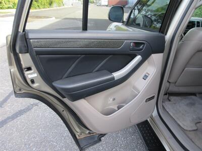 2005 Toyota 4Runner Limited - Photo 38 - Bohemia, NY 11716