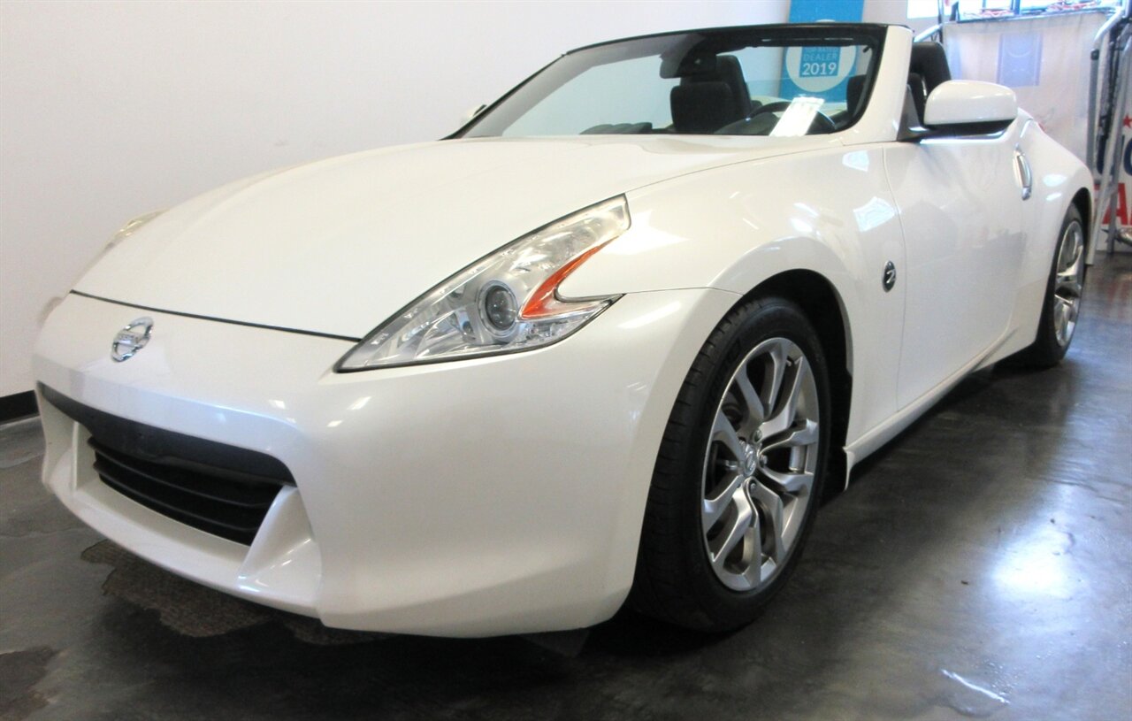 2010 Nissan 370Z's photo