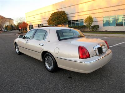 2001 Lincoln Town Car Cartier   - Photo 7 - Bohemia, NY 11716