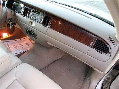 2001 Lincoln Town Car Cartier   - Photo 51 - Bohemia, NY 11716