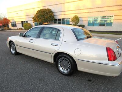 2001 Lincoln Town Car Cartier   - Photo 17 - Bohemia, NY 11716