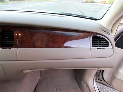 2001 Lincoln Town Car Cartier   - Photo 50 - Bohemia, NY 11716