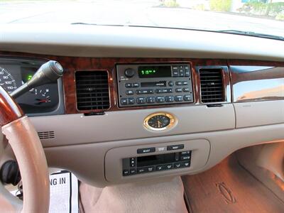 2001 Lincoln Town Car Cartier   - Photo 32 - Bohemia, NY 11716