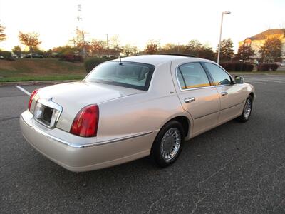 2001 Lincoln Town Car Cartier   - Photo 8 - Bohemia, NY 11716