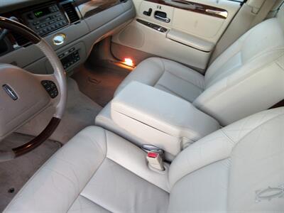 2001 Lincoln Town Car Cartier   - Photo 30 - Bohemia, NY 11716