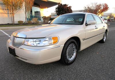 2001 Lincoln Town Car Cartier   - Photo 1 - Bohemia, NY 11716