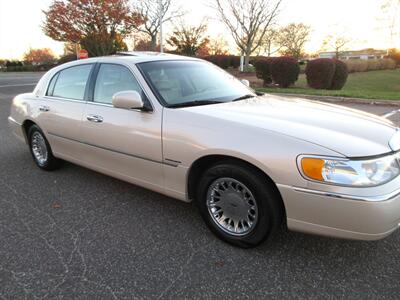 2001 Lincoln Town Car Cartier   - Photo 15 - Bohemia, NY 11716