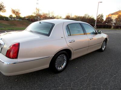 2001 Lincoln Town Car Cartier   - Photo 18 - Bohemia, NY 11716