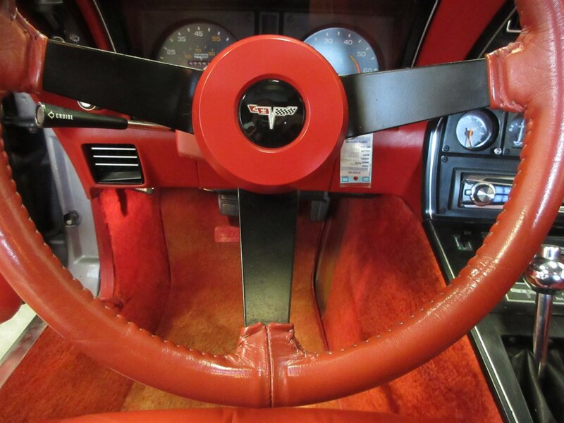 1980 Chevrolet Corvette Coupe   - Photo 26 - Bohemia, NY 11716