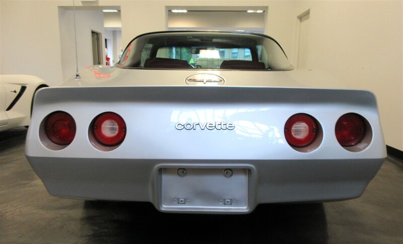 1980 Chevrolet Corvette Coupe   - Photo 12 - Bohemia, NY 11716