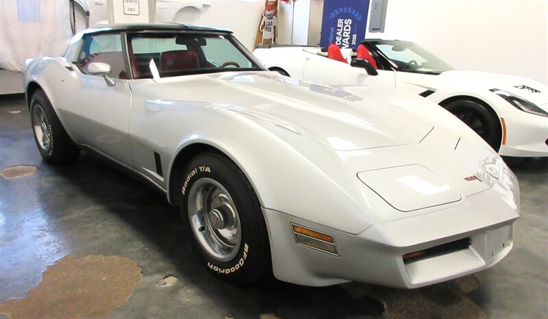 1980 Chevrolet Corvette Coupe   - Photo 6 - Bohemia, NY 11716