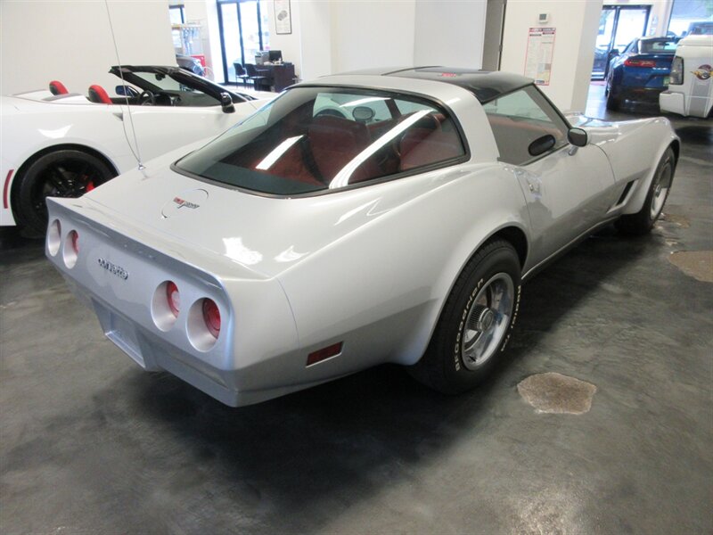 1980 Chevrolet Corvette Coupe   - Photo 8 - Bohemia, NY 11716