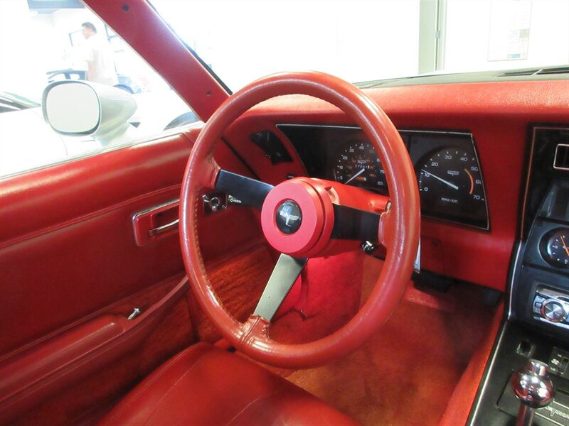 1980 Chevrolet Corvette Coupe   - Photo 27 - Bohemia, NY 11716