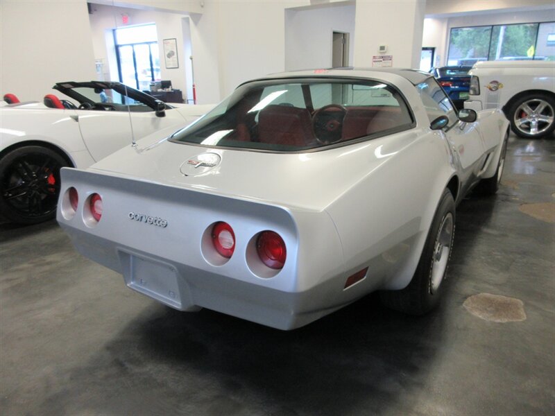 1980 Chevrolet Corvette Coupe   - Photo 4 - Bohemia, NY 11716
