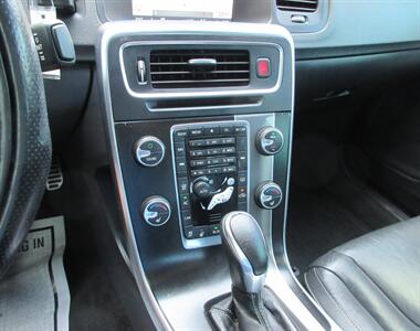 2015 Volvo S60 T6 R-Design Platinum - Photo 35 - Bohemia, NY 11716
