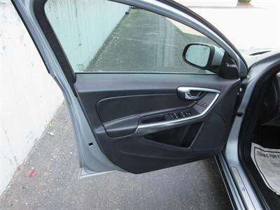2015 Volvo S60 T6 R-Design Platinum - Photo 25 - Bohemia, NY 11716